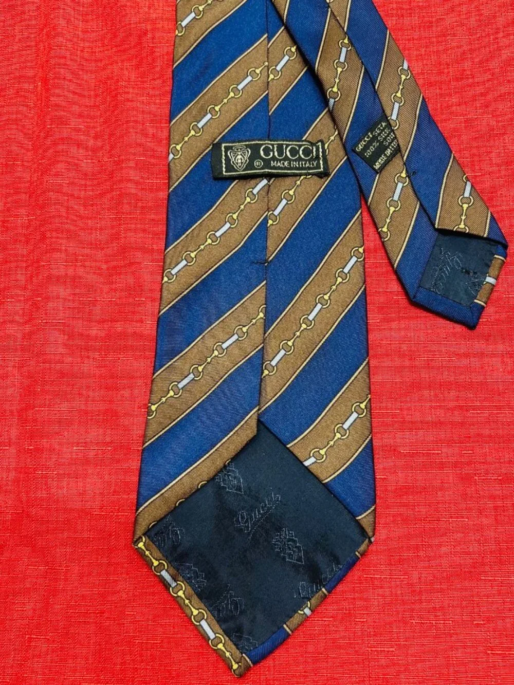 Classic Smooth Gucci Neck-Tie 100% silk blue brown gold striped, Italy Made ( 42